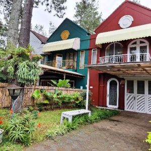 Villa Flamboyan Merah